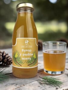 Naturalny syrop z pędów sosny na stole | Lubelski Stół