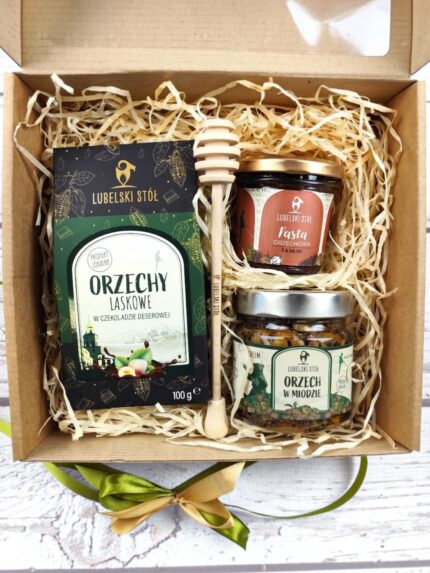 Wnętrze Zestawu Prezentowego "Orzechowy" - orzechy w miodzie, w czekoladzie, pasta kakaowa | Lubelski Stół