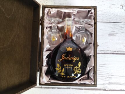 Zestaw Jadwiga 700 ml karafka w skrzynce + 2 kieliszki