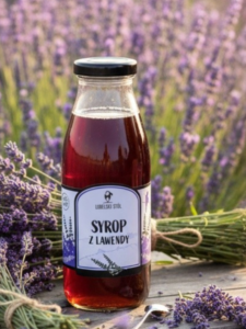 Naturalny syrop z lawendy na tle lawendy | Lubelski Stół