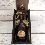 Miód pitny półtorak Jadwiga 500 ml w skrzynce ciemnej + 2 czarki