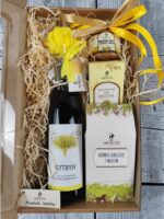 Wnętrze Zestawu Prezentowego "Cytryn" - wino, krówki, herbata, miód | Lubelski Stół